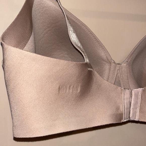 Olga 36DD neutral color bra - Picture 6 of 9